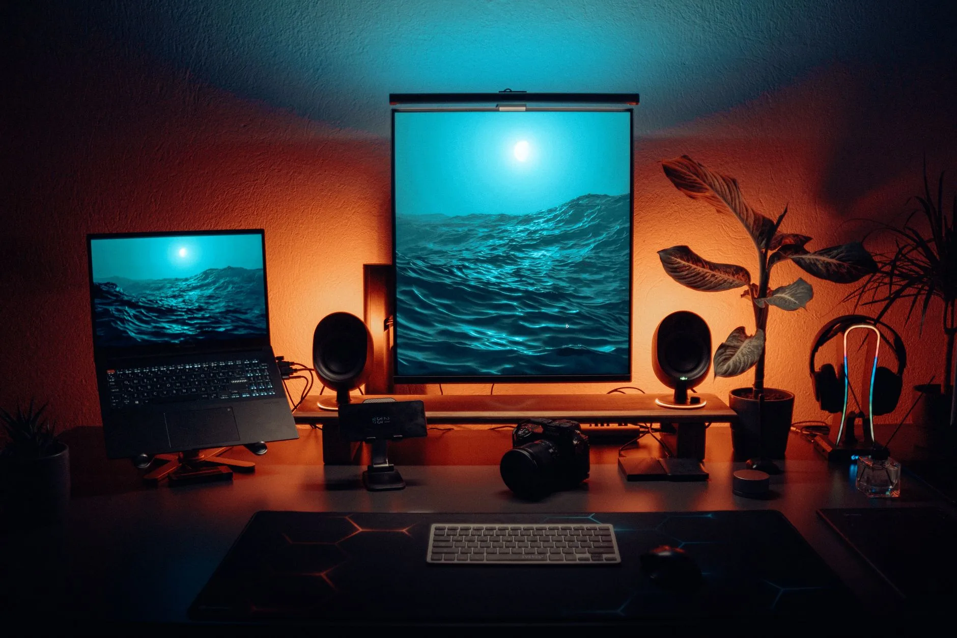 Laptop and external monitor in a mixed DPI desk setup